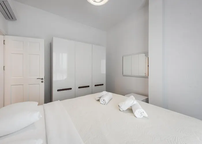 Royal Hill By Ps * Durrës